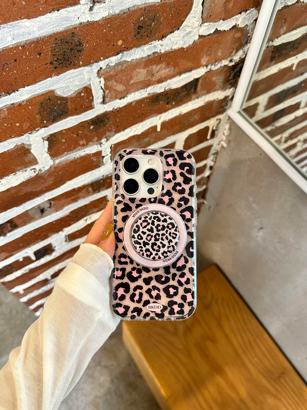 3D Luxury Leopard For Magsafe Grip Tok Phone Case for IPhone 17 16 15 13 Pro Max Wireless Charge Magnetic Stand Holder Cover