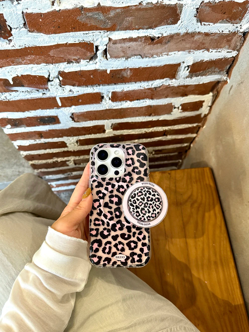 3D Luxury Leopard For Magsafe Grip Tok Phone Case for IPhone 17 16 15 13 Pro Max Wireless Charge Magnetic Stand Holder Cover