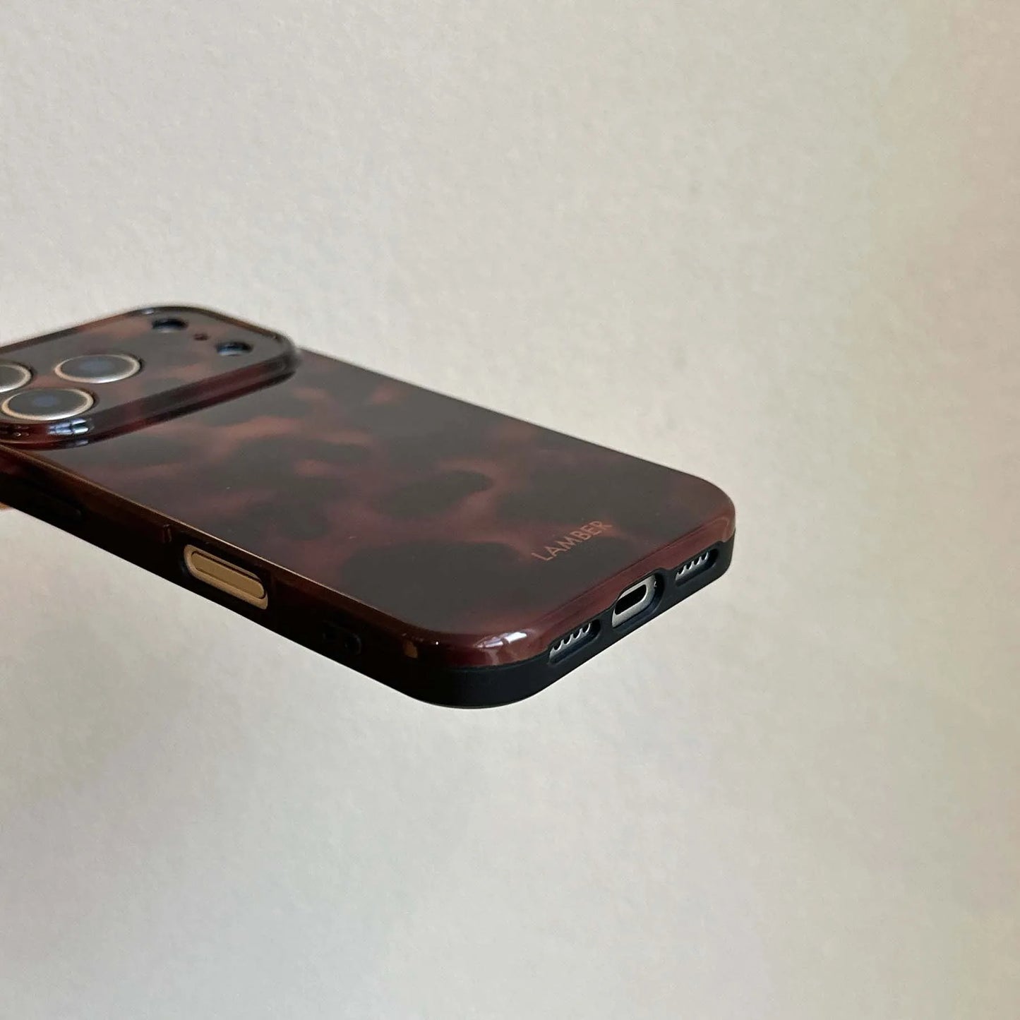 Amber back cover for iphone 16 17 pro max 13 14 15 promax ins lamber shockproof phone case conque fundas