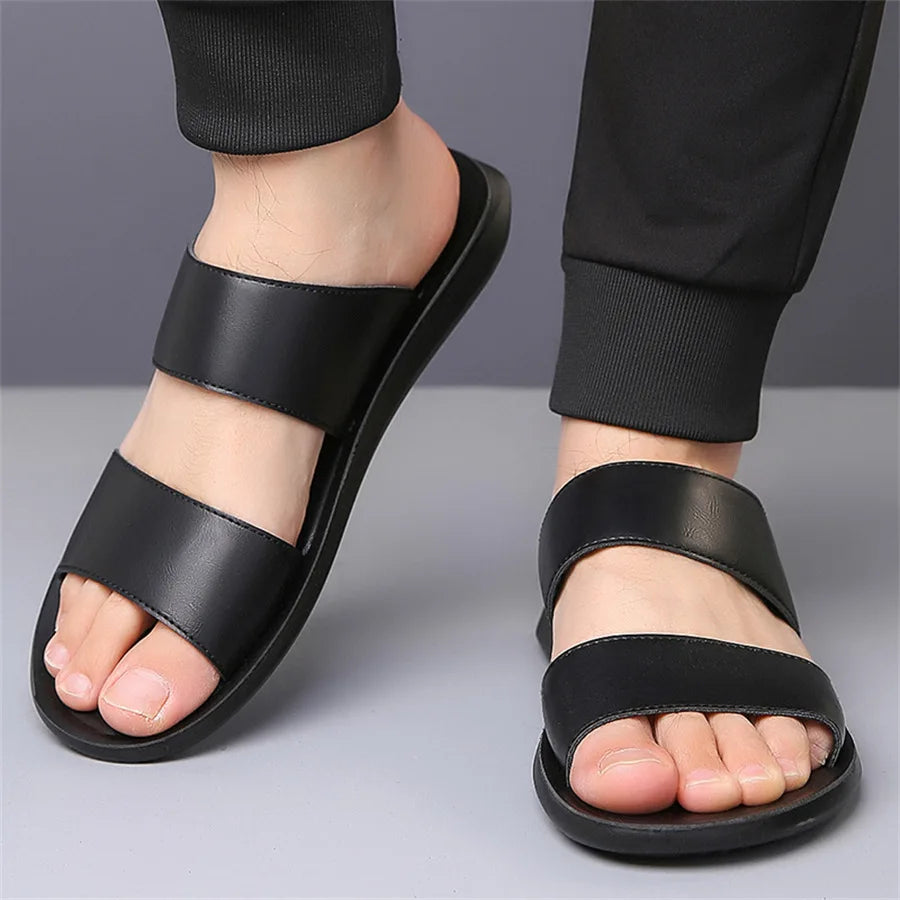 2025 Summer New Men's Slippers Fashion Leather Casual Slipper Outdoor Non Slip Flat Beach Sandals for Men Designer Male Shoes