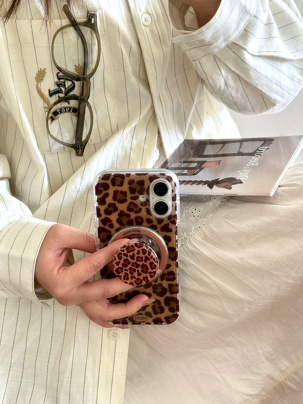 3D Luxury Leopard For Magsafe Grip Tok Phone Case for IPhone 17 16 15 13 Pro Max Wireless Charge Magnetic Stand Holder Cover